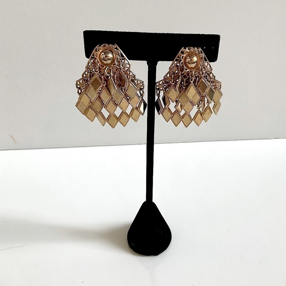 Vintage dangly gold chandelier shiny gold clip earrings.